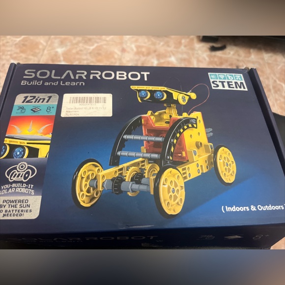 STEM SOLAR ROBOT build and a learn 12 in 1 - Picture 2 of 7